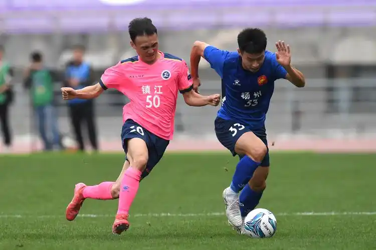 欧冠对决：巴塞罗那 VS 里昂